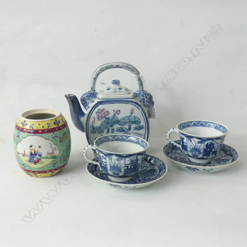 2 VINTAGE B/W C/S + TEAPOT & GINGER JAR (NO LID) Image 1++