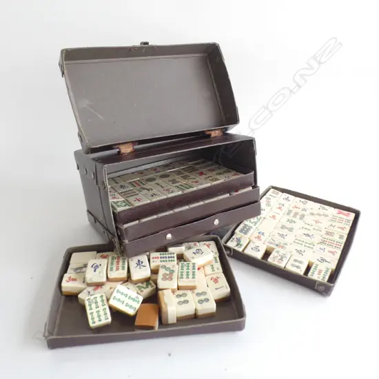 VINTAGE MAH JONG SET IN BROWN CASE