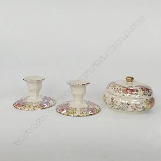 MALING LUSTRE ROSIN PATTERN LIDDED BOWL & PR CANDLESTICKS H 60 MM