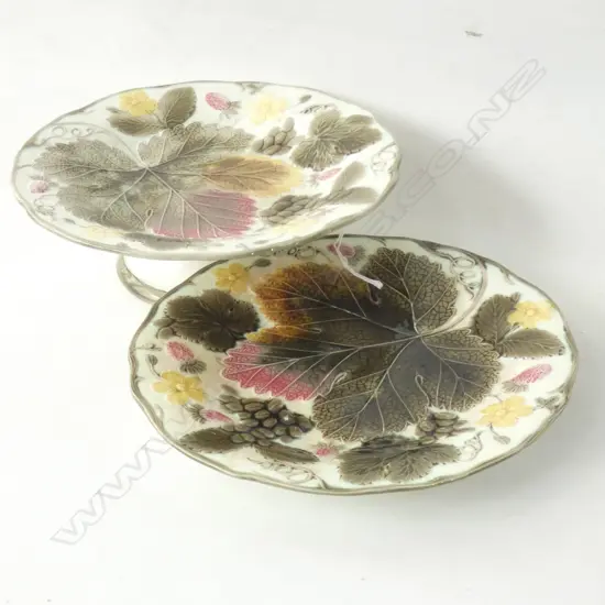 2 PCES VINTAGE WEDGWOOD MAJOLICA - PLATE & COMPORT DIA 225MM