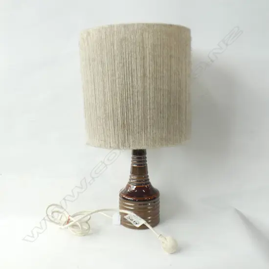 MID CENTURY CERAMIC TABLE LAMP - WOVEN WOOL SHADE 