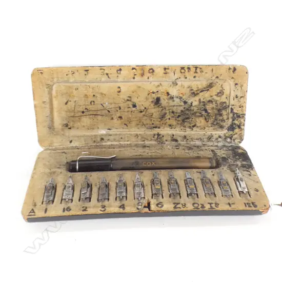 'PELICAN GRAPHOS' 12 FOUNTAIN PEN NIBS & PEN SET IN ORIGINAL CASE L 160MM