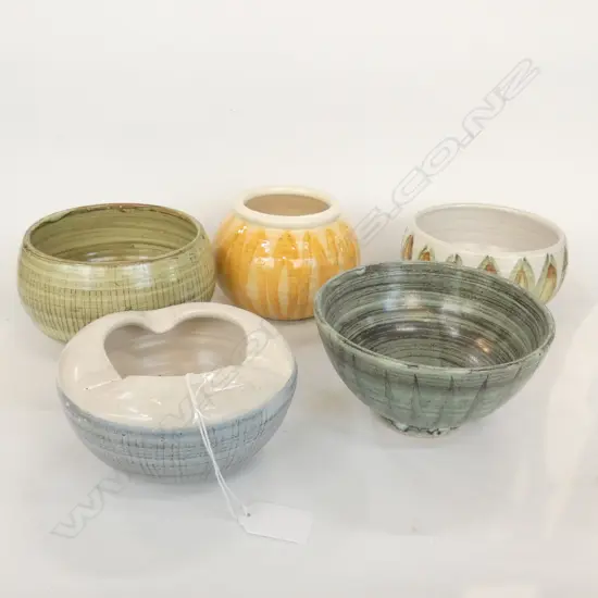 5 PCES HAMNER POTTERY; 4 SMALL BOWLS + ASH TRAY 120mm dia