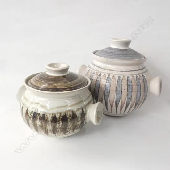 2 HAMNER POTTERY LIDDED TUREENS H.210mm