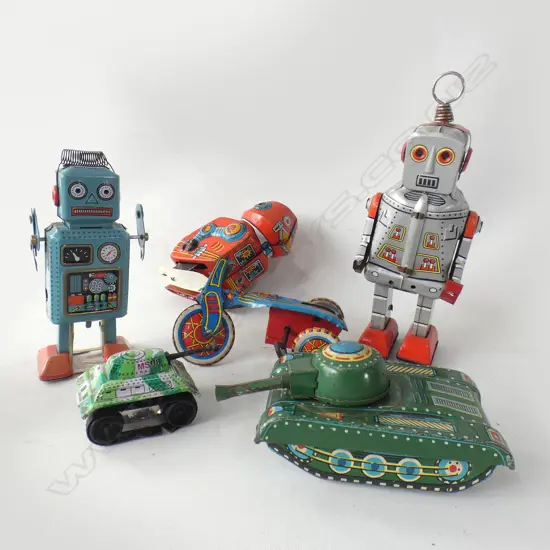 BOX OF 6 TIN TOYS INCL 2 ROBOTS TANK ETC