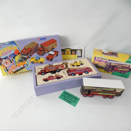2 BOXED CORGI CLASSICS DIE CAST MODE SETS; 1 4 PCS- LAND ROVER & MORRIS MINOR ETC.