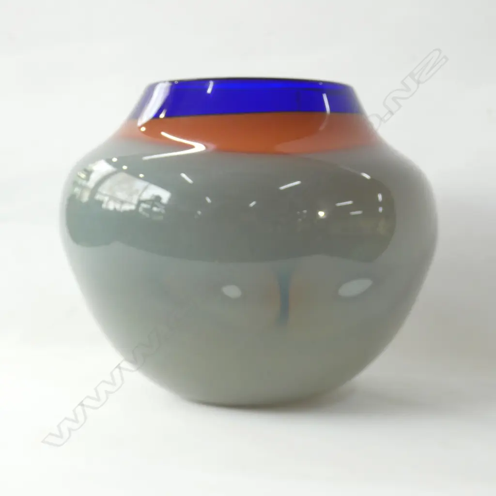 GARRY NASH VASE SIGNED '07 DIA 260MM Image 1++