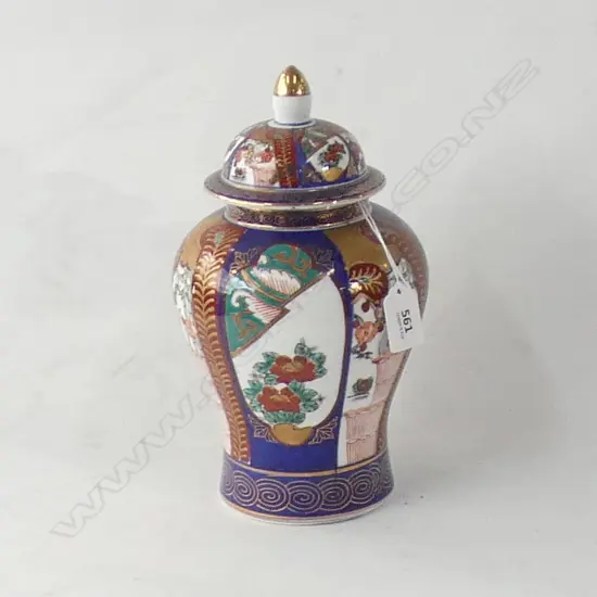 HAND PAINTED GOLD IMARI LIDDED JAR H 275MM