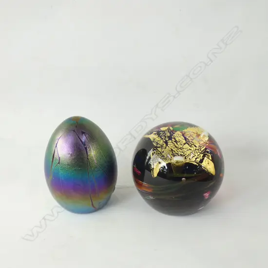 2 GARRY NASH GLASS PAPERWEIGHTS DIA 75MM