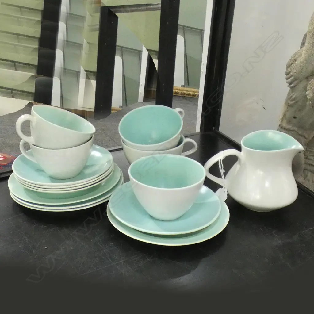 15 PCE POOLE TWIN TONE PART TEA SET; 4 TRIOS, EXTRA SAUCER & CUP + JUG  Image 1++