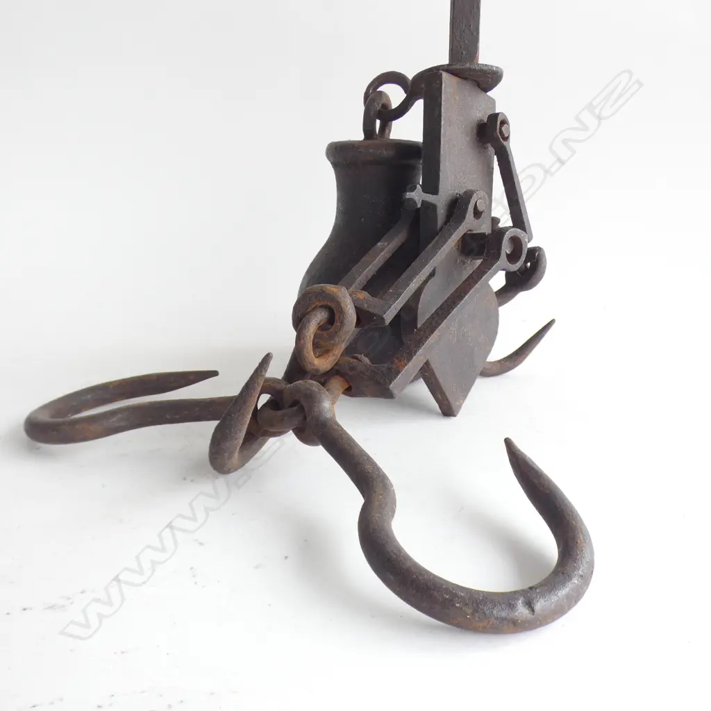 LG CAST IRON WEIGHTED SCALES (?) L 900MM Image 1++