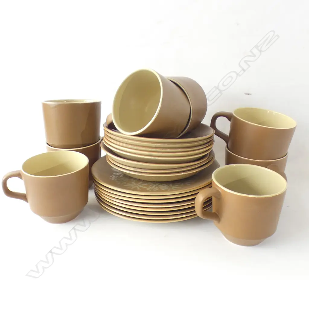 CROWN LYNN DOROTHY THORPE PALM SPRINGS 8 TRIOS + SPARE PLATE Image 1++