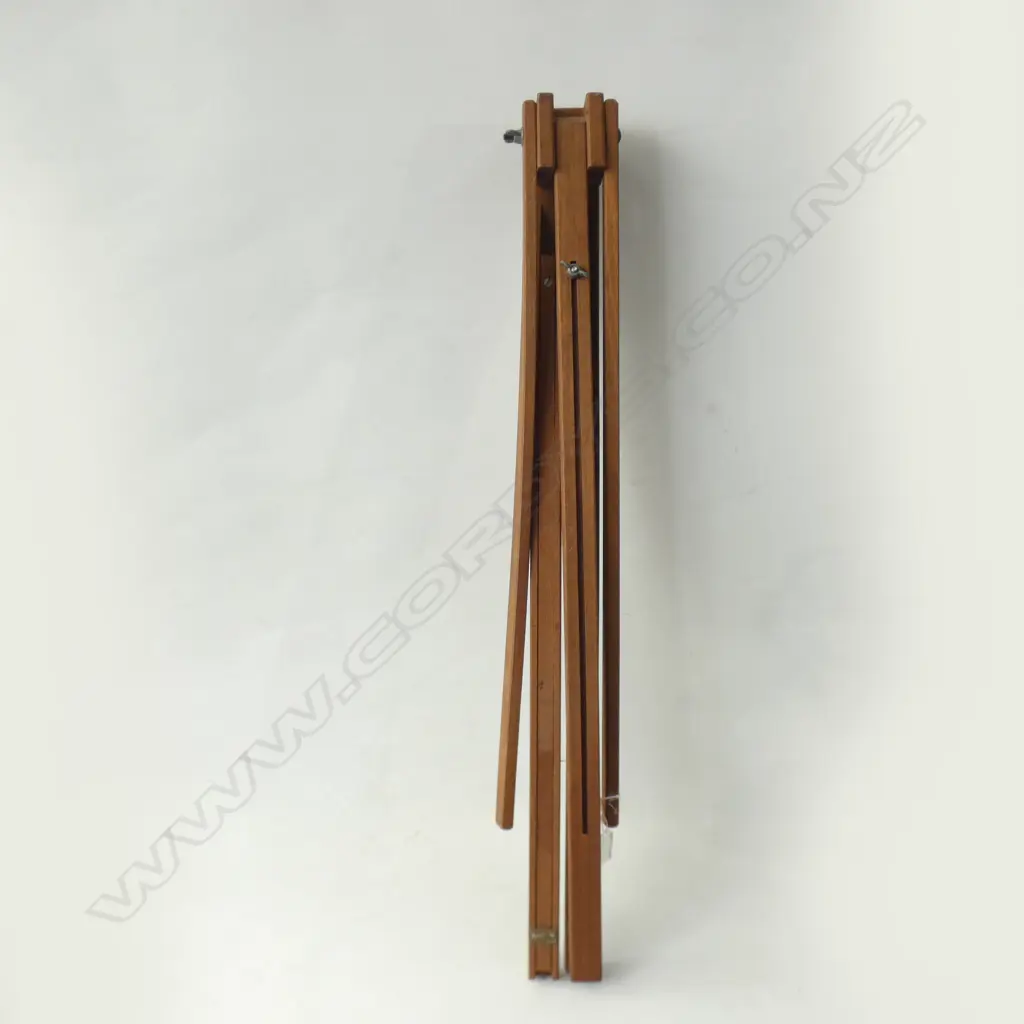 MAHOGANY ARTISTS TRAVELLING EASEL  Image 1++
