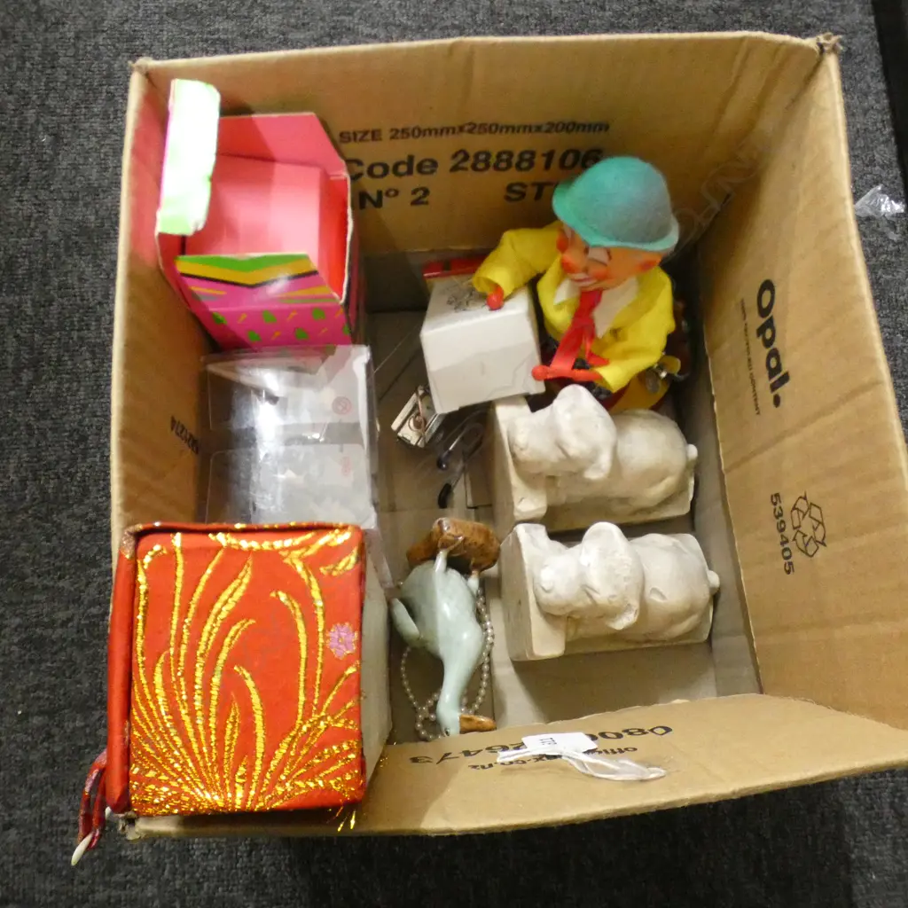 BOX LOT SOME TOYS DOG BOOKENDS BELT & DUCK Image 1++