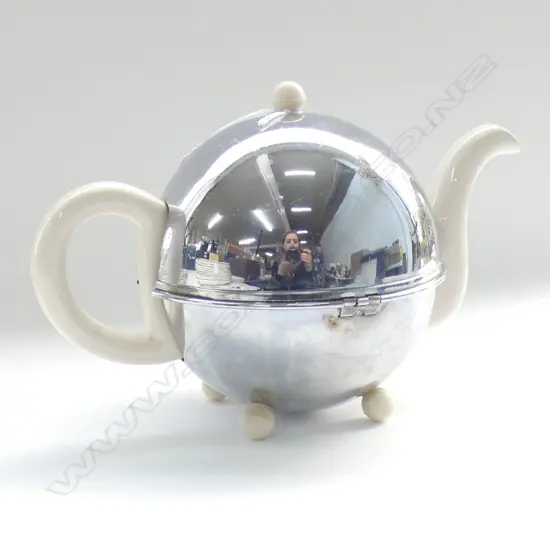 CLASSIC ART DECO 'EVER HOT' CERAMIC TEA POT IN CHROME COVER