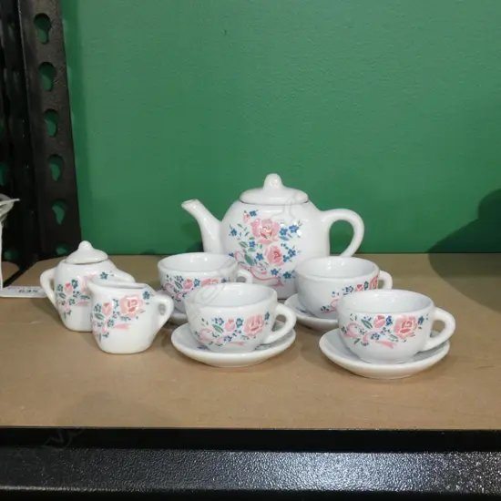 CHILDRENS CHINA TEA SET