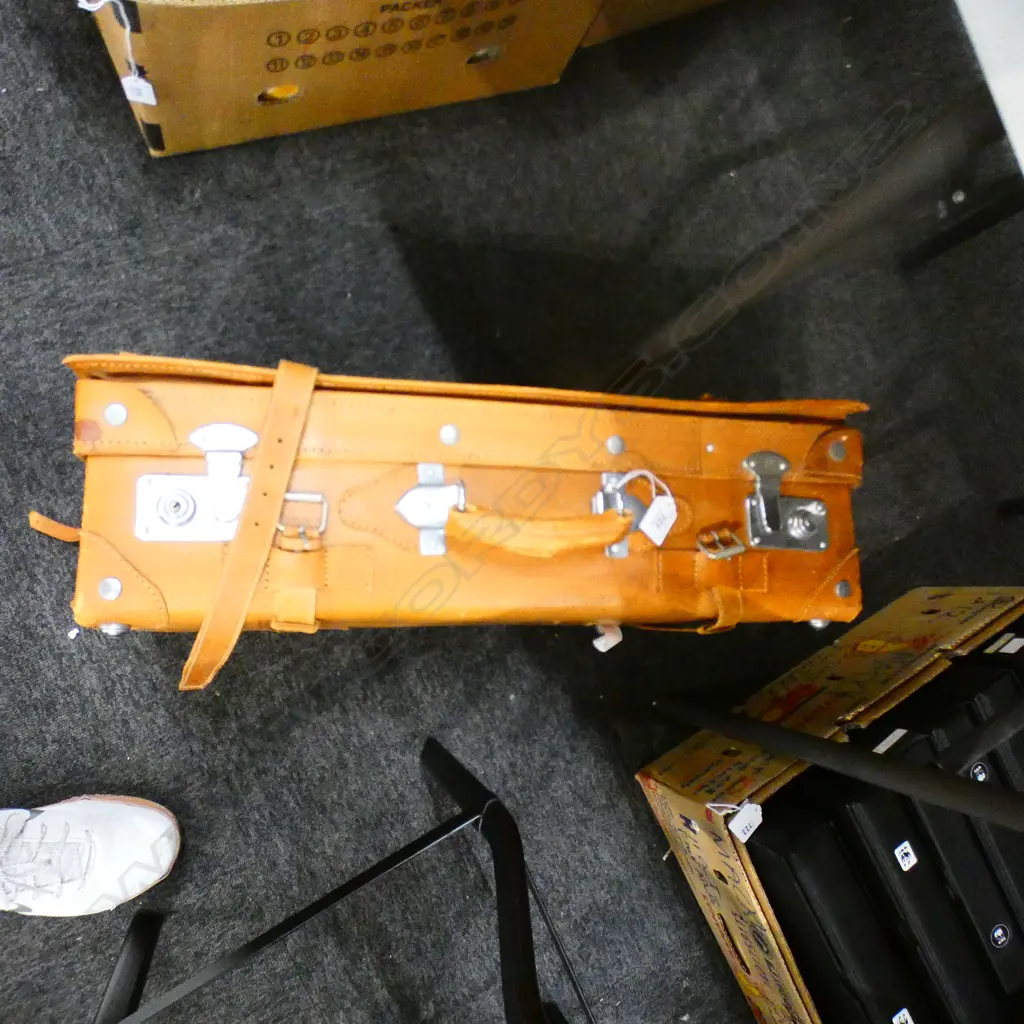 VINTAGE TAN LEATHER SUITCASE W.610mm Image 1++