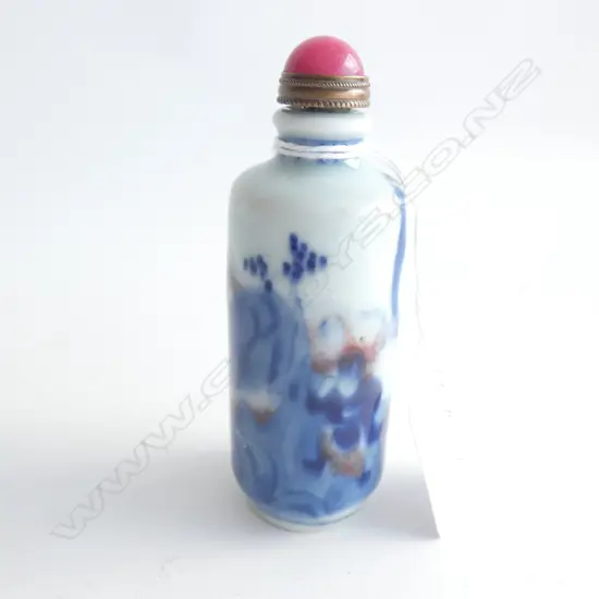 ORIENTAL B & W SNUFF BOTTLE RED JADE? STOPPER...