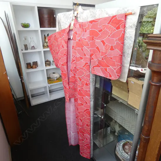 LONG RED & WHITE PATTERN SILK KIMONO - UNLINED - MINOR STAINS INSIDE 