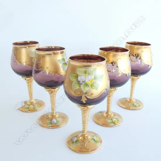 5 VENETIAN STEMMED WINE GLASSES; AUGERGINE & GOLD  H. 165MM