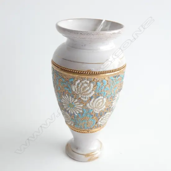 DOULTON STONEWARE VASE LACE. BALUSTER