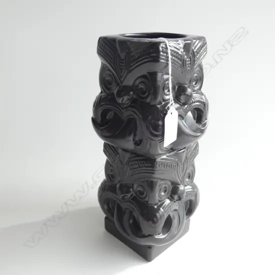 CONTEMPORARY NZ SLIPWARE VASE MODELLED ON A MAORI POUTOKOMANAWA H.240mm