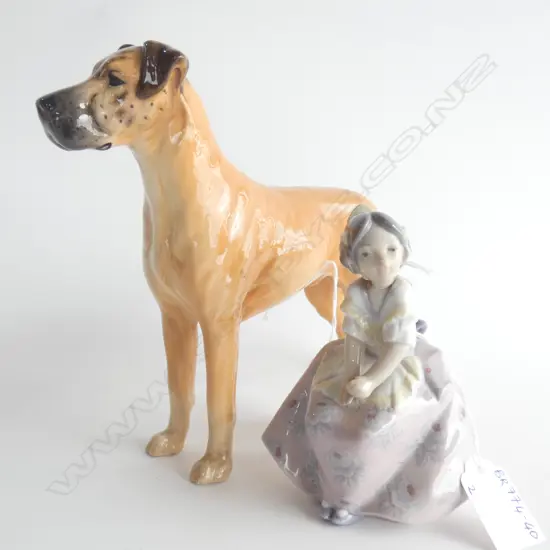 SM LLADRO GIRL FIGURINE H. 125MM (A/F) + BESWICK DOG L. 220MM