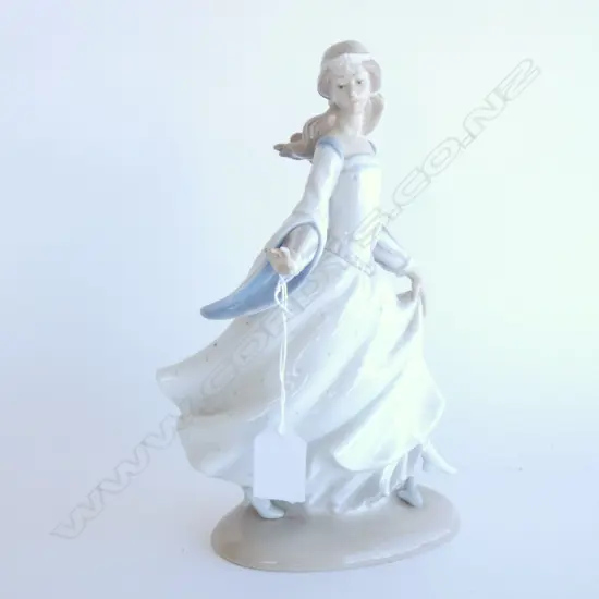 LLADRO CINDERELLA HAND REPAIRED H.250mm