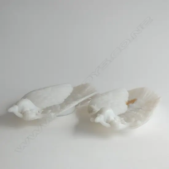 PR VICT OPALESCENT GLASS BIRD DISHES MINOR A.F