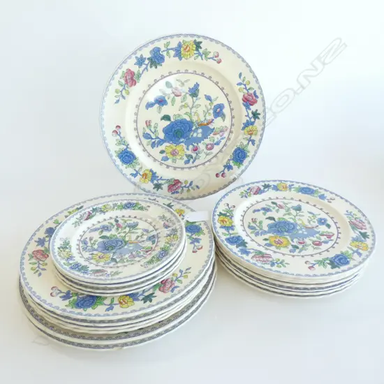 18 MASONS REGENCY PLATES; 5 SIZES. LARGEST 270MM SOME A/F