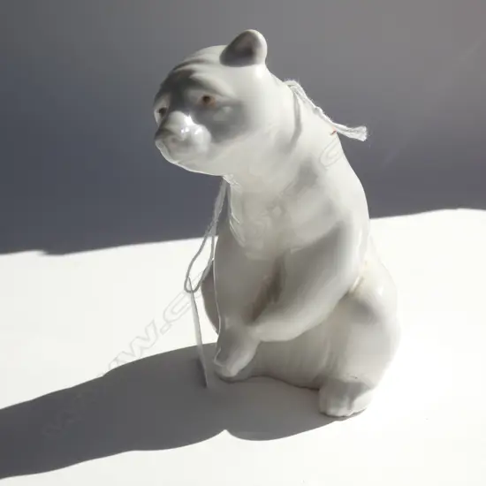 LLADRO SITTING POLAR BEAR H.110mm