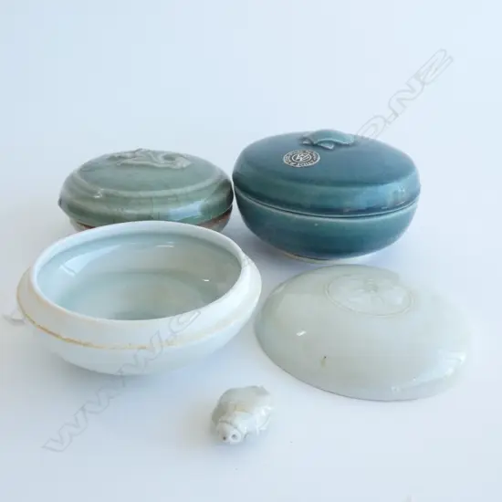 3 LIDDED CELADON BOWLS 90mm dia