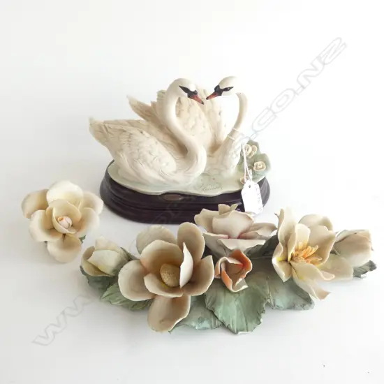 GIUSEPPE ARMANI SWANS FIGURINE & CAPODIMONTE FLOWERS X 2