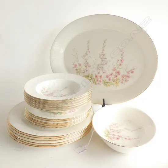 ROYAL ALBERT FOR ALL SEASONS 20PC DINNER SET...