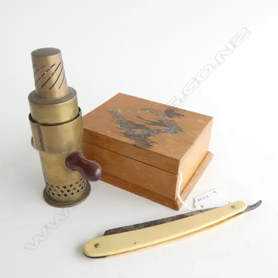 "ATAAHUA" NZ BOX, BRASS LAMP + CUT THROAT RAZOR 