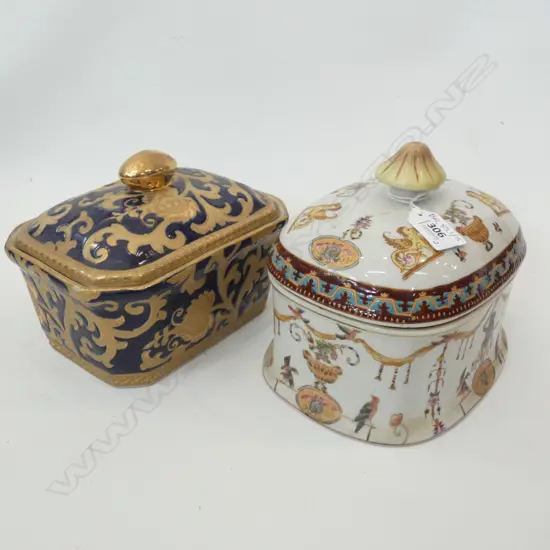 2 LIDDED CONTAINERS L.200mm