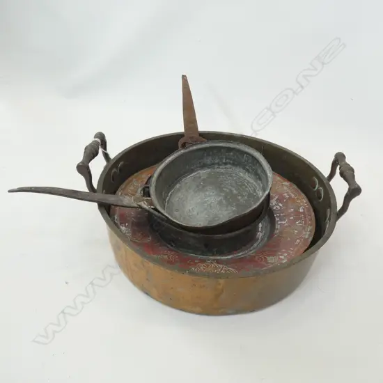 2 COPPER PANS (LARGEST DIA 335MM) & 3 PLATES 