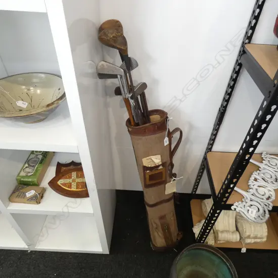 EARLY 20THC GOLF SET CLUBS & BAG WITH LEATHER TRIM