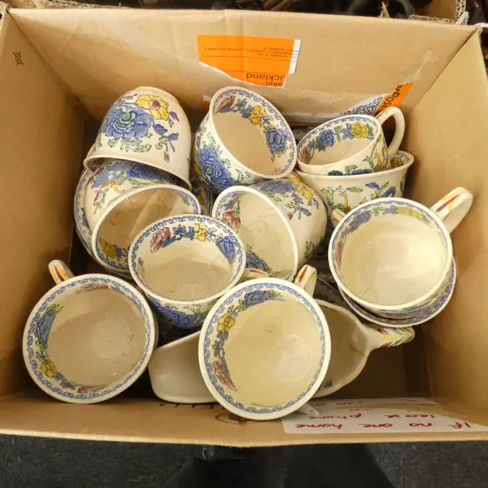 SM BOX LOT MASONS REGENCY CUPS & SAUCERS ETC. SOME A/F