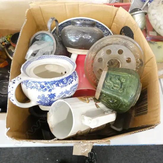 BOX LOT ASST. B/W CERAMICS / GINGER JARS ETC