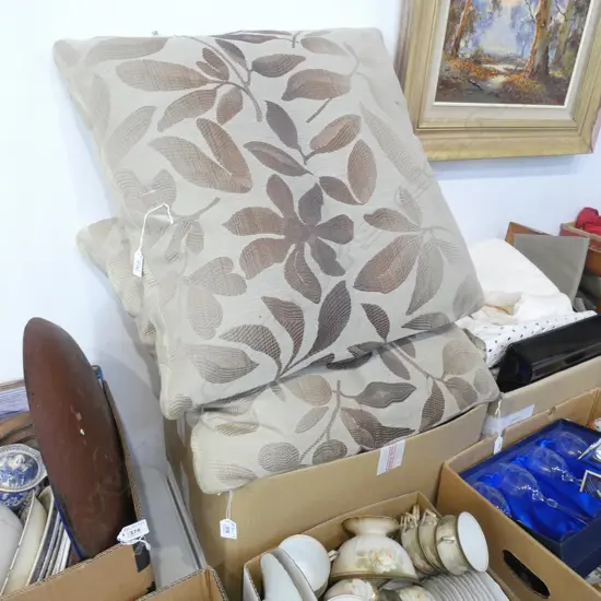 BOX LOT ASST. PLATES & CUPS + 2 CUSHIONS