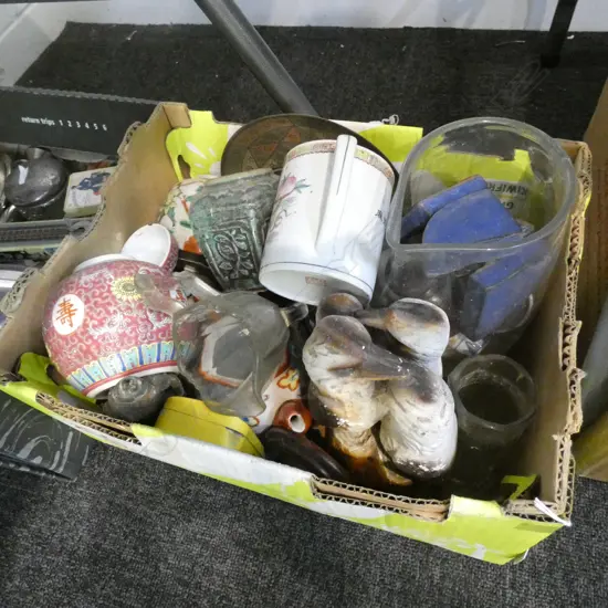 BOX LOT GINGER JARS, CERAMICS, GLASS ETC