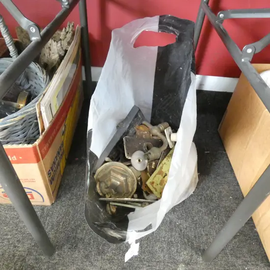 BAG OF VINTAGE DOOR HARDWARE / HANDLES / DOOR PLATES ETC