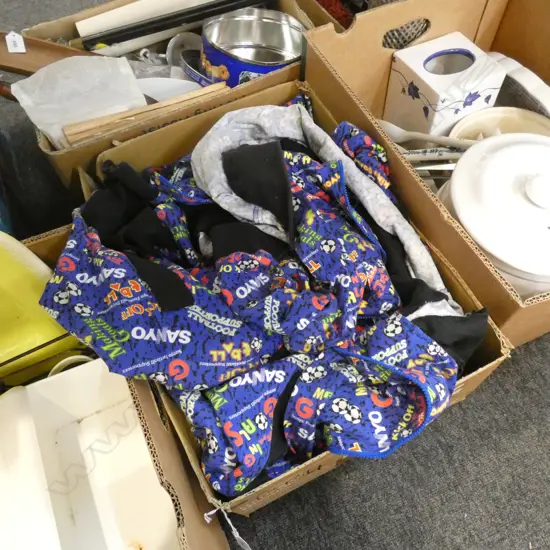 BOX LOT 9x SANYO JAPANESE FOOTBALL LEAGUE SPORTS JACKETS C.1990 ALL SIZE LARGE