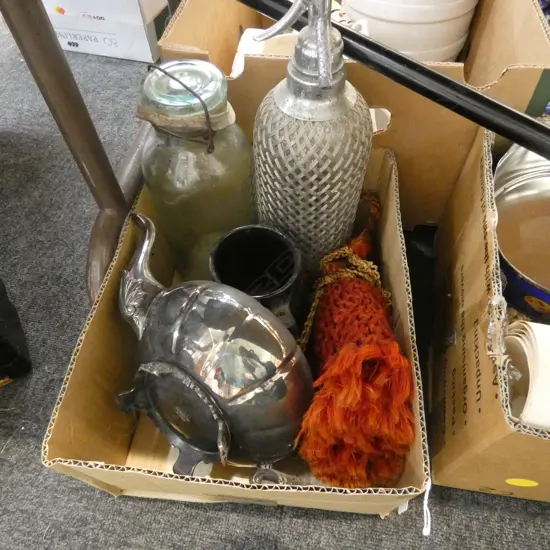 BOX LOT TEAPOT / TASSEL / SYPHON ETC