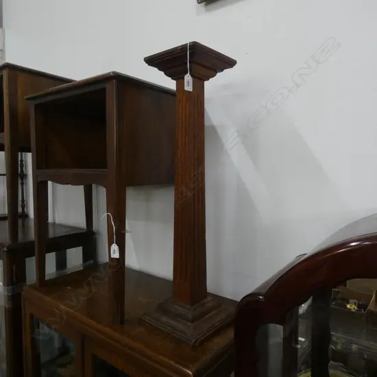 OAK PEDESTAL PLANT STAND H. 690MM