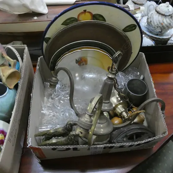 BOX LOT CRYSTAL, LIGHT FITTING, R. DOULTON PLATES ETC