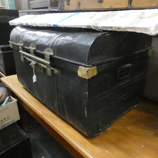 BLACK PAINTED METAL TRUNK L.700mm