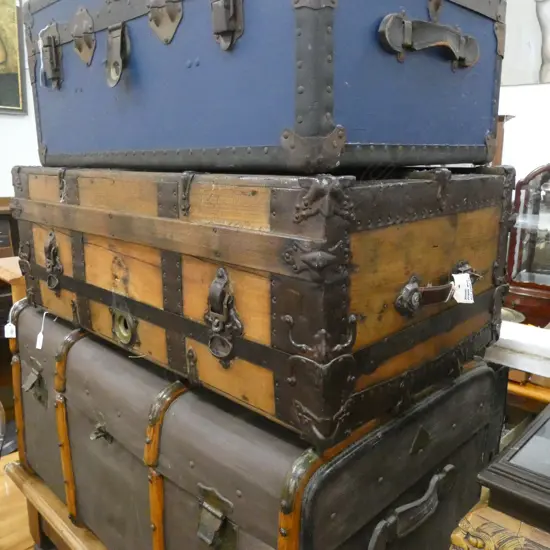 COLONIAL TRUNK WOOD W IRON STRAPPING