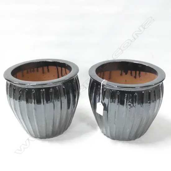 PR BLACK GLAZED GARDEN POTS WITH RIDGED DESIGN DIA 225 X H 210MM